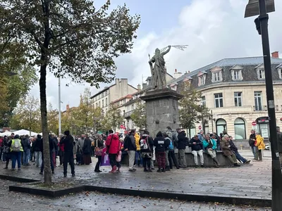 Manifestation du 24 octobre : tags roses, gardes à vue, péage...