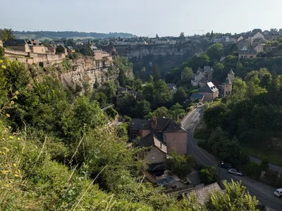 Tourisme Aveyron : derrière le chat, des humains