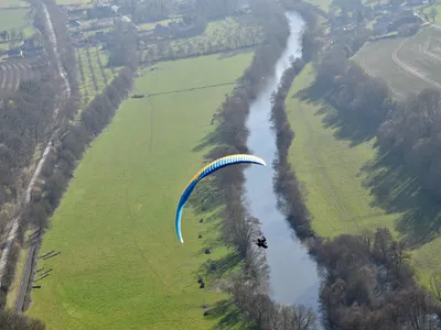 Un parapentiste coincé dans un arbre à 20 mètres du sol près de Cahors
