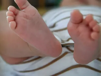 Natalité en berne : la France face à un tournant démographique inédit