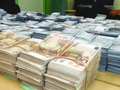 Cocaïne, cigarettes, réseaux mafieux : la guerre invisible dans le...