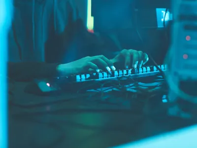 Cybercriminalité : le hacker "Hexdex" interpellé en Vendée après...