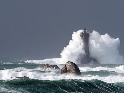 Bretagne : grosses vagues, beaucoup de pluies et retour du froid,...
