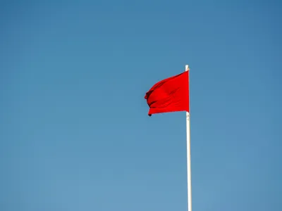A quoi correspondent les couleurs des drapeaux sur les plages...