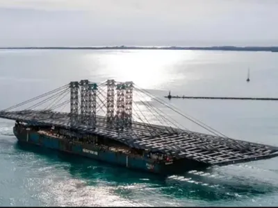 Le futur pont Anne-de-Bretagne arrive par la mer ! 