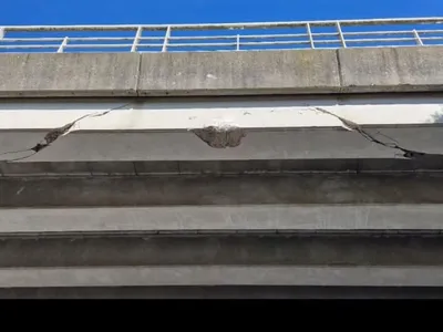 Degré : fragilisé, un pont au-dessus de l'A81 fermé