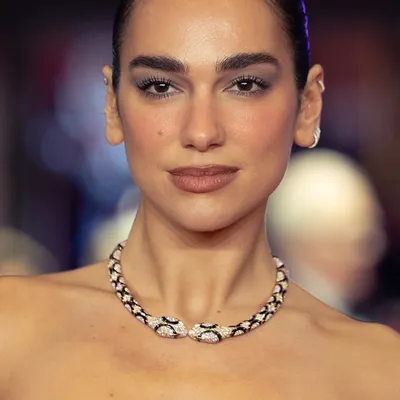 Dua Lipa porte plainte contre Samsung 