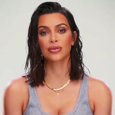 Kim Kardashian réclame des dommages et intérêts après son braquage...