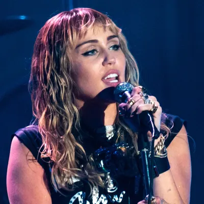 Miley Cyrus confirme être fiancée