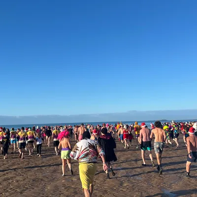 En Vendée, 1 000 déguisés défient l’Atlantique à 10 degrés