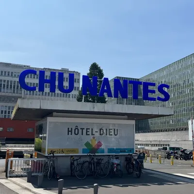 Victime d'un accident de voiture, il rentre à pied et se fait...