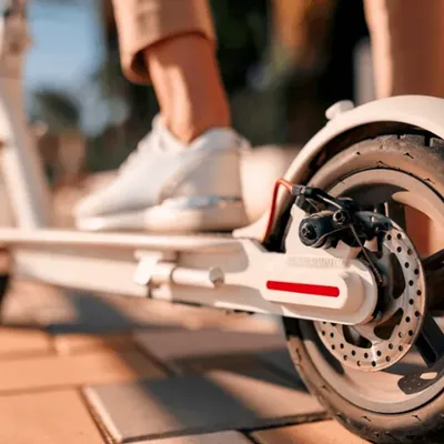 Trottinettes : le port du casque est désormais obligatoire dans ce...