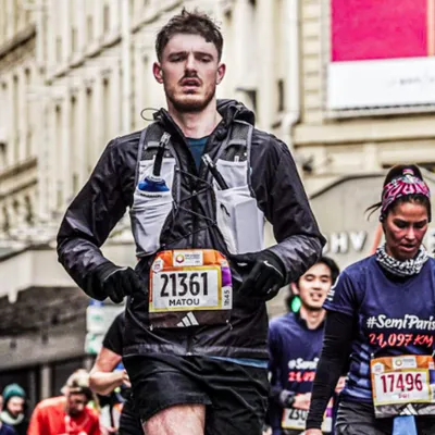 Une idée bien "farfelue" : il va courir un marathon dans un bar de...