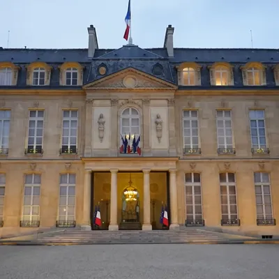 Présidentielle 2027 : découvrez le portrait-robot idéal du futur...