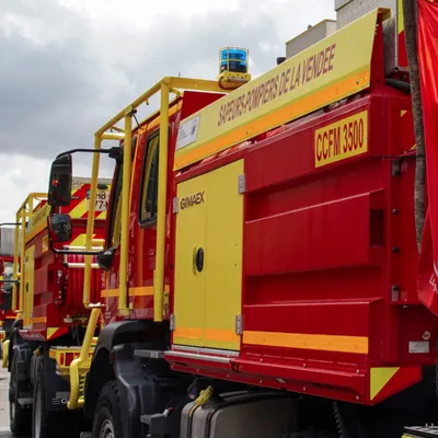 Vendée : la voiture prend feu, les flammes se propagent à un champ