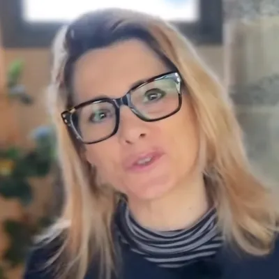 Christelle Lanave partage sa passion du Français sur instagram