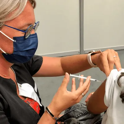 Des soignants anti-vaccin au tribunal 