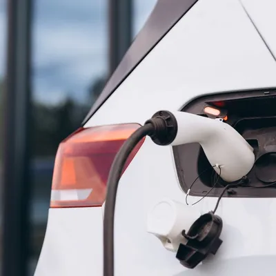 Hausses des prix des carburants : la ruée vers les voitures...