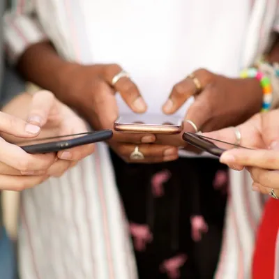 Les réseaux sociaux interdits aux moins de 15 ans dès la rentrée...