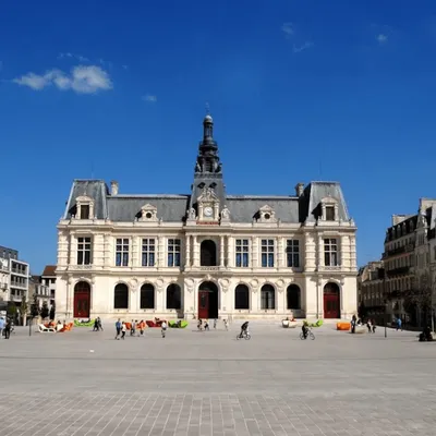 Projet d’attaque contre la mairie de Poitiers : trois hommes seront...