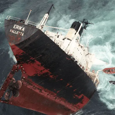 Une fuite d’hydrocarbures sur l’Erika