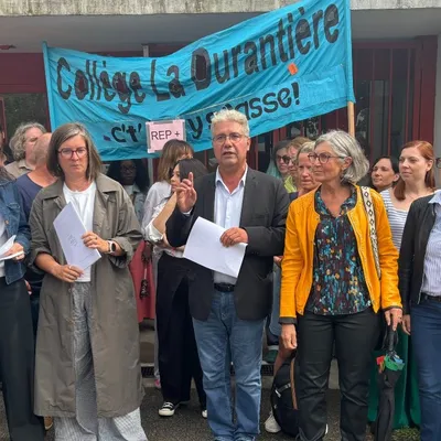 "C'est un manque de respect pour les élèves" : sans réponse de la...