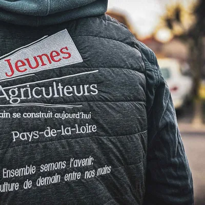 Vendée : pourquoi des drapeaux ont disparu devant des mairies ? 