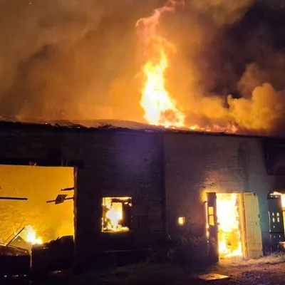 Niort : un incendie réduit en cendres une grange de 200 m²
