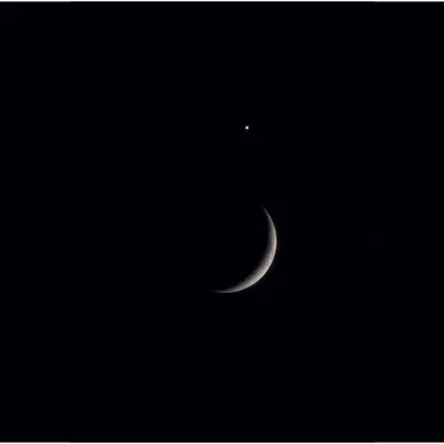 Pourquoi un point lumineux était-il visible à côté de la Lune...