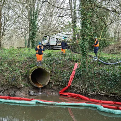 Vendée : pollution au fioul dans l’Yon, la dépollution se poursuit