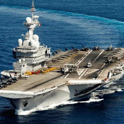 Quand un simple footing trahit la position du porte-avions...