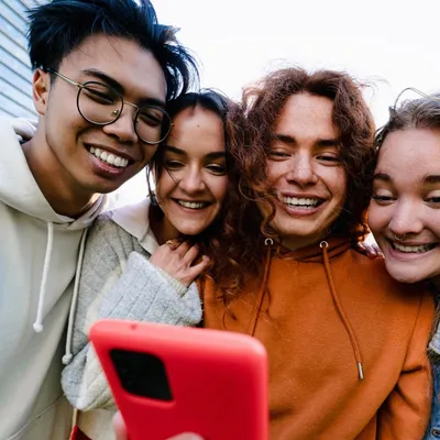 Les réseaux sociaux bientôt interdits aux ado ? 