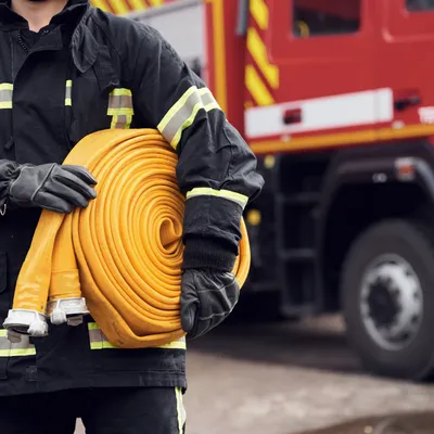 Grève des pompiers et "journée morte" dans les hôpitaux pour plus...