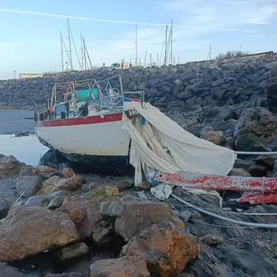 Vendée : un voilier s’échoue sur les rochers