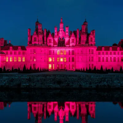 Le Château de Chambord devient rose !