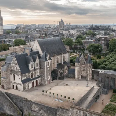 Pour quelle raison le château d’Angers est fermé ce week-end ? 