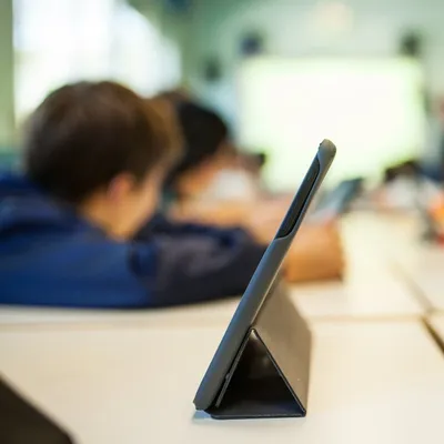 Un collège rennais retire ses tablettes numériques 48h après les...