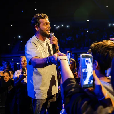 "On en a besoin en ce moment" : les réactions des artistes et du...