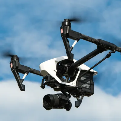 Finistère : la base sous-marine de l'Île Longue survolée par des...