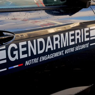 Un conducteur fonce sur des terrasses bondées en Touraine