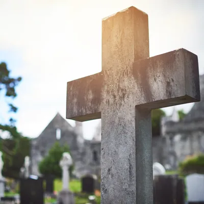 Des tombes profanées dans un cimetière à Nantes