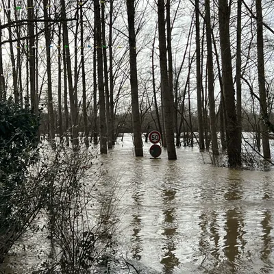 Coupures d'électricité, évacuations, trafic perturbé... les...