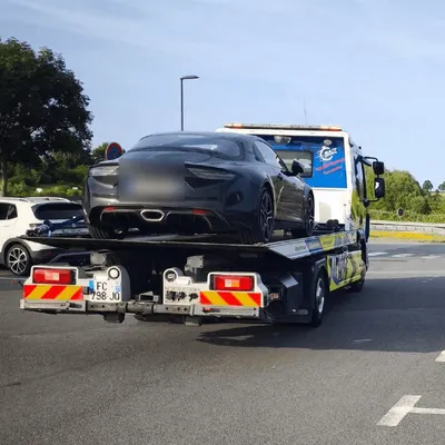 Il rentre des 24 Heures du Mans à 220 km/h sur l'autoroute