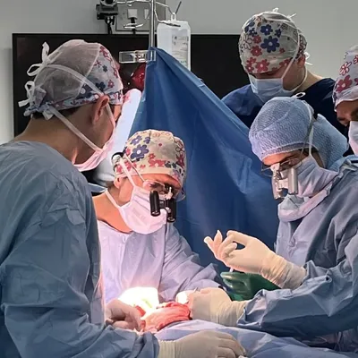 À Nantes, un patient va être amputé de sa main pour en retrouver...