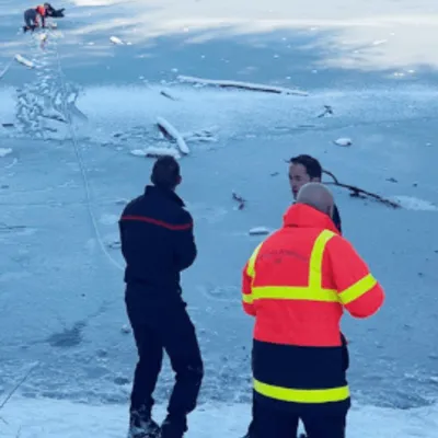 Vendée : il tombe dans un plan d’eau gelé ! 