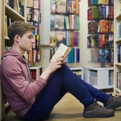 Un constat "inquiétant" : les jeunes lisent de moins en moins