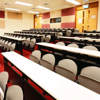 Université de Limoges : quand des garçons profitent du congé...