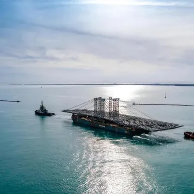 Le voyage du tablier du pont Anne de Bretagne n'est pas un long...