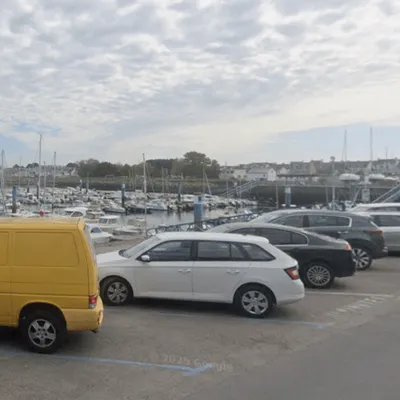 Morbihan : une voiture chute dans le port, 2 victimes