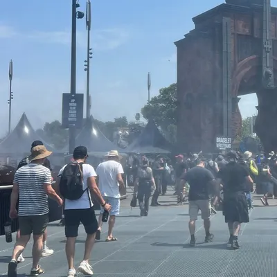 Les festivaliers du Hellfest dans une ambiance bouillante !
